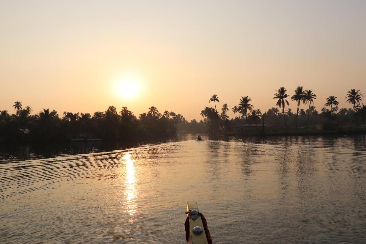 Sreekrishna Houseboat C/O Sreekrishna Ayurveda Panchakarma Centre 호텔 Alappuzha 외부 사진