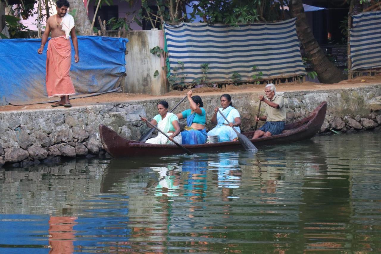 Sreekrishna Houseboat C/O Sreekrishna Ayurveda Panchakarma Centre 호텔 Alappuzha 외부 사진