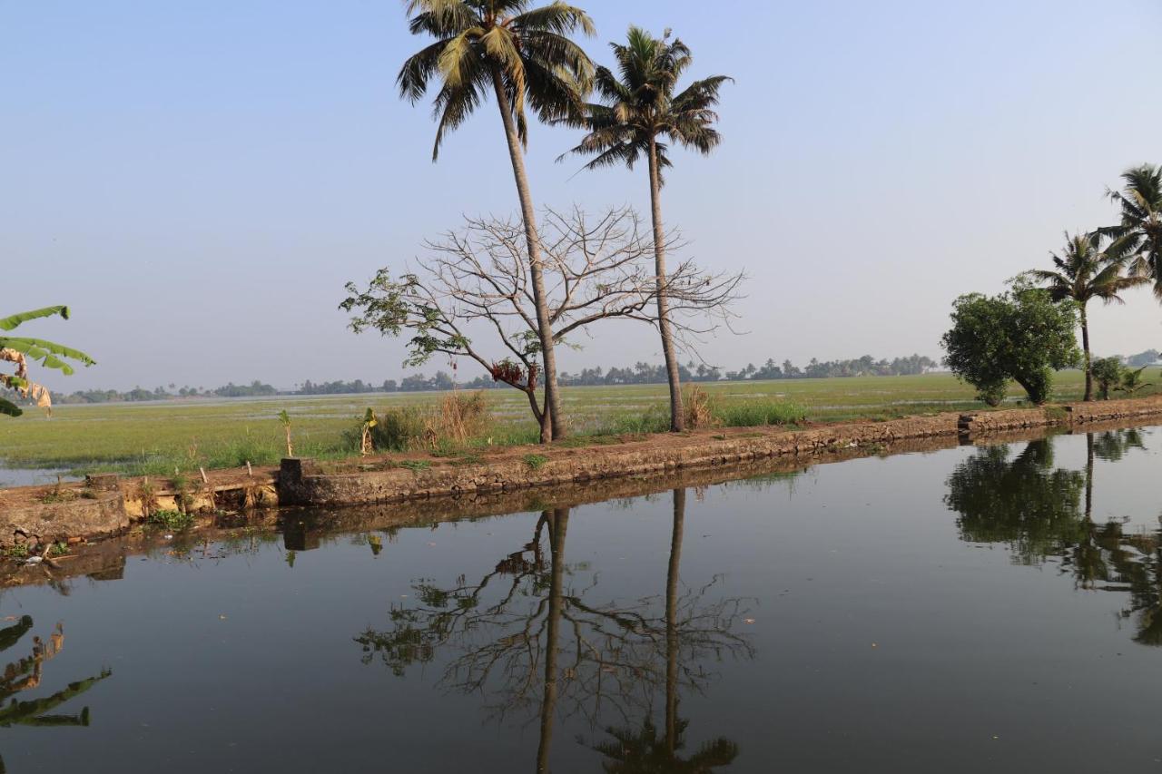 Sreekrishna Houseboat C/O Sreekrishna Ayurveda Panchakarma Centre 호텔 Alappuzha 외부 사진