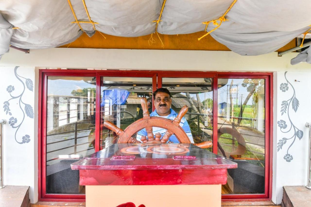 Sreekrishna Houseboat C/O Sreekrishna Ayurveda Panchakarma Centre 호텔 Alappuzha 외부 사진