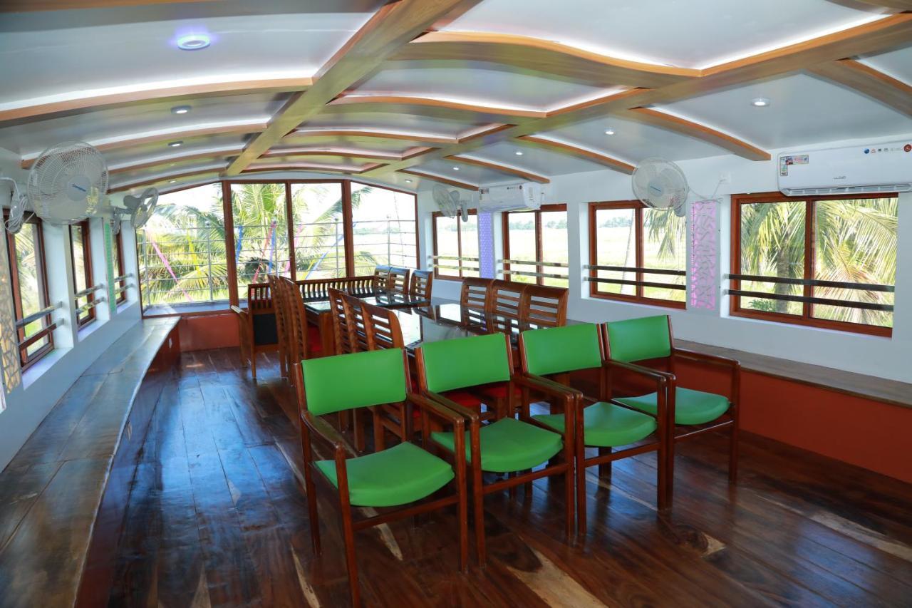 Sreekrishna Houseboat C/O Sreekrishna Ayurveda Panchakarma Centre 호텔 Alappuzha 외부 사진