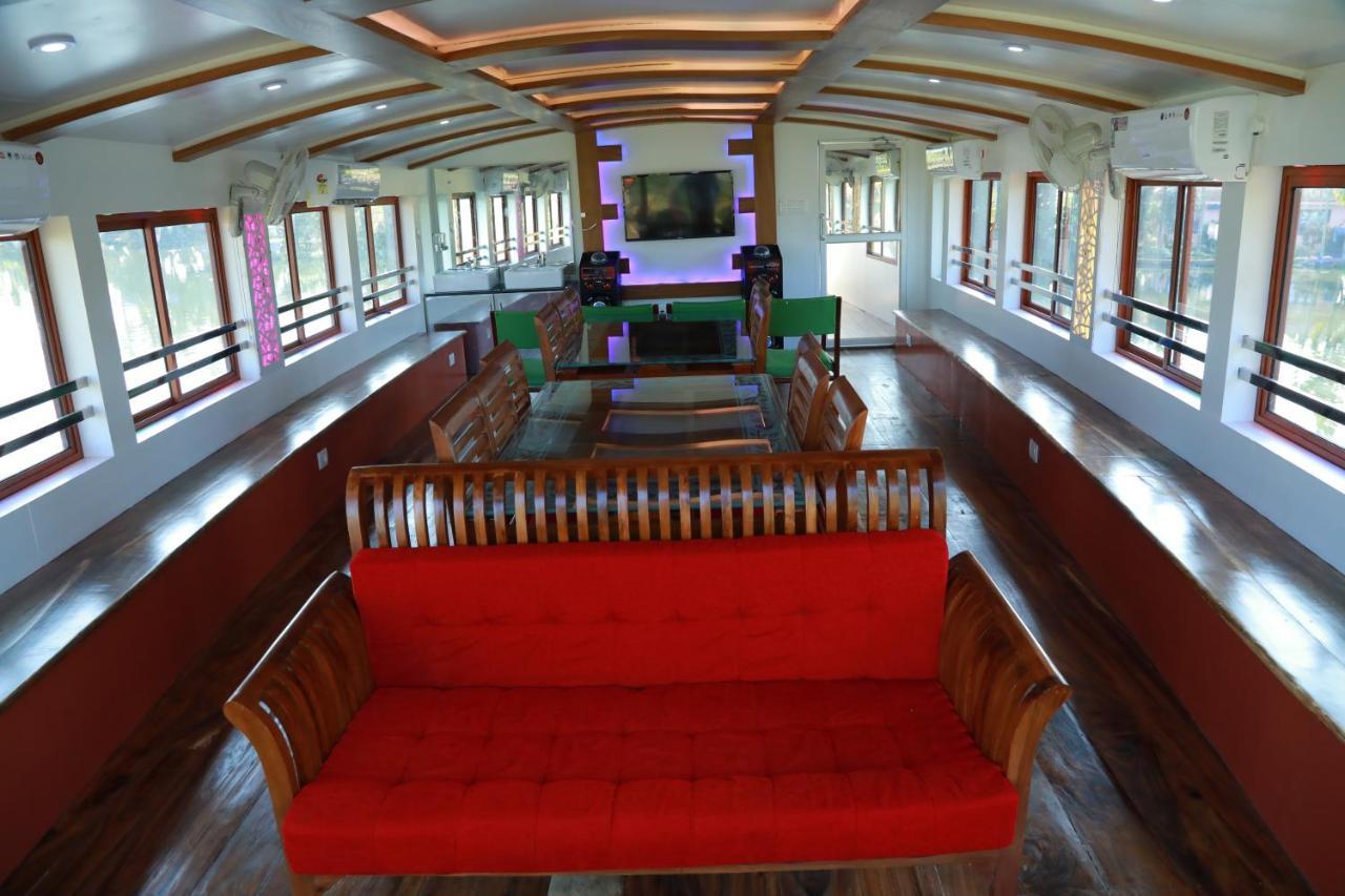 Sreekrishna Houseboat C/O Sreekrishna Ayurveda Panchakarma Centre 호텔 Alappuzha 외부 사진