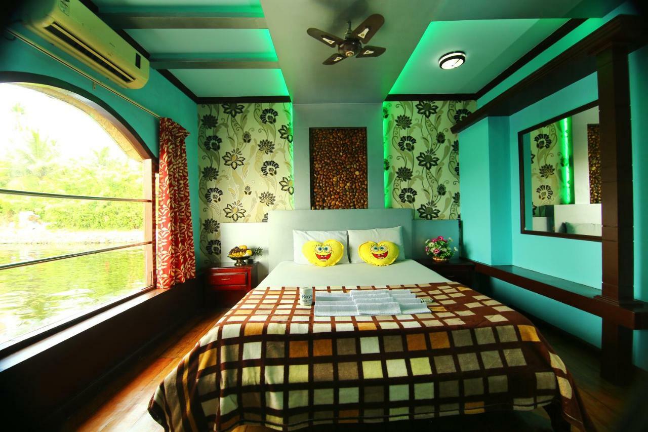 Sreekrishna Houseboat C/O Sreekrishna Ayurveda Panchakarma Centre 호텔 Alappuzha 외부 사진