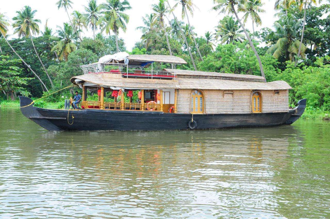 Sreekrishna Houseboat C/O Sreekrishna Ayurveda Panchakarma Centre 호텔 Alappuzha 외부 사진